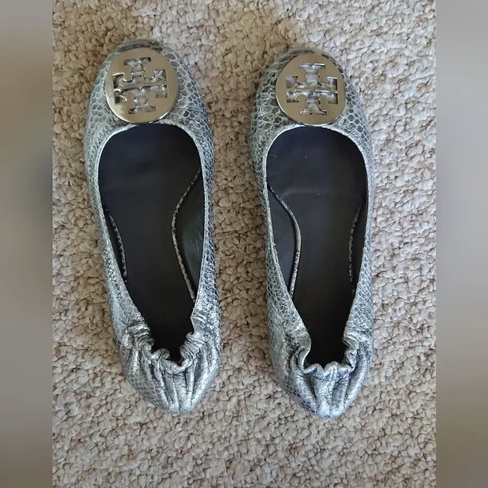 Tory Burch gray Leather Ballet Flat in gray/silver size 6.5